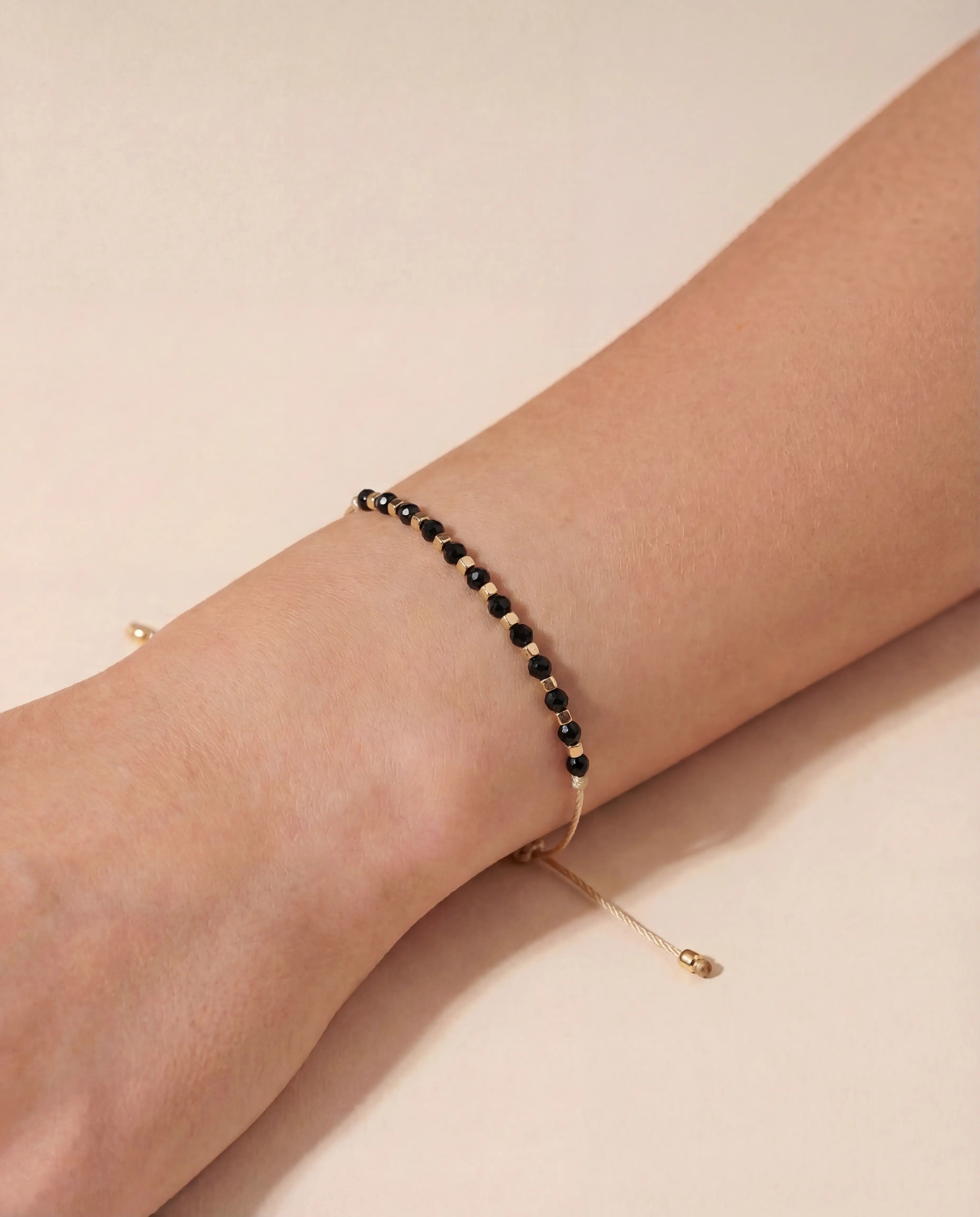 Brățară pe șnur Spinel II Lisa&Co.